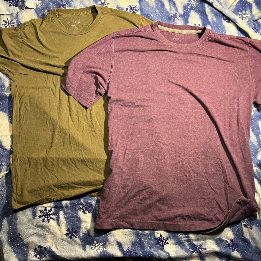 Comfortable Plain T Shirts- 2 pack- size medium- green and purple